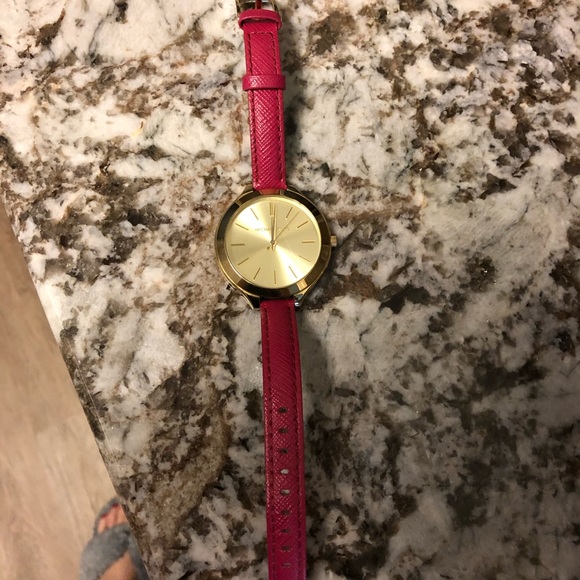Pink MK watch looks new! - Picture 2 of 4